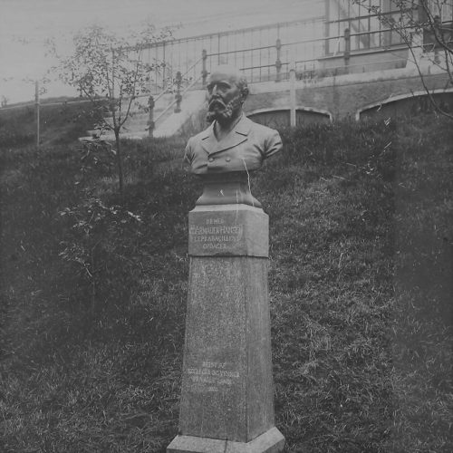 Photo of Hansen's bust. Leprsoy Museum St. Jørgen's Hospital.
