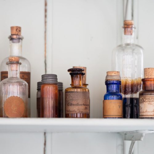 Bottles of dyes. Photo: Bergen City Museum. Objects belong to the Bergen Collections on the History of Medicine.