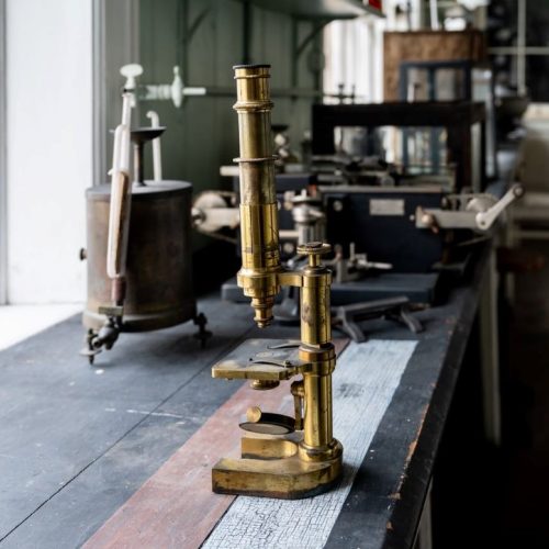 Microscope. Photo: Bergen City Museum. Object belongs to the Bergen Collections on the History of Medicine.