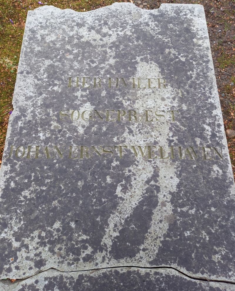 Hospital chaplain Johan Ernst Welhaven's gravestone. Photo: Bergen City Museum.